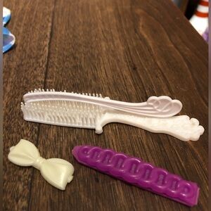 Doll Brush & Comb set w 2 antique barretts